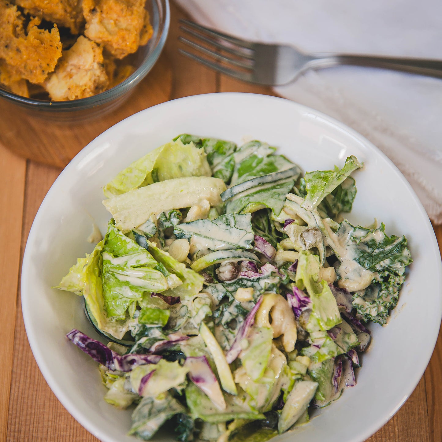 Salade césar et tofu popcorn