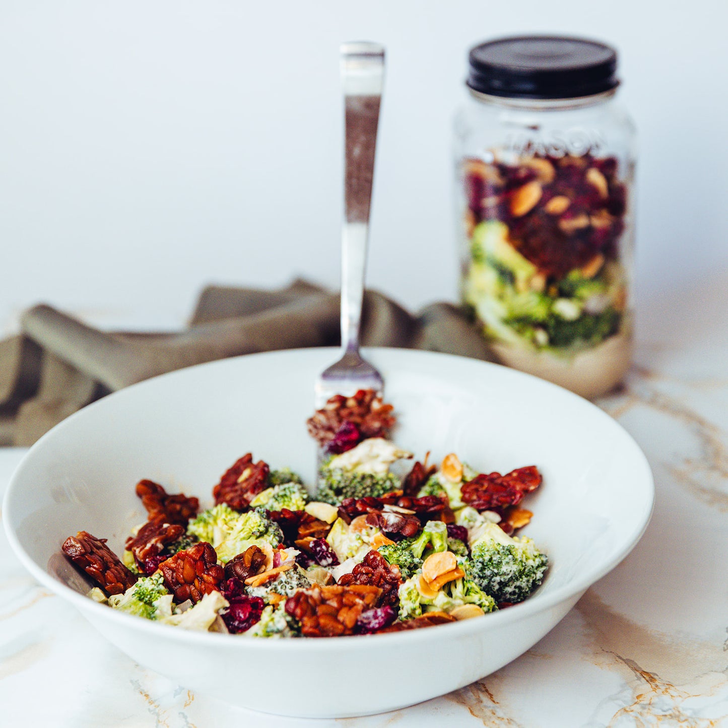 Salade de brocoli et bacon de tempeh