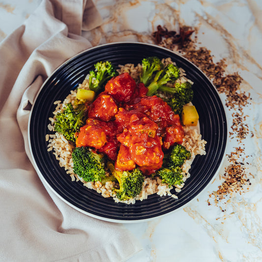 Tofu au beurre à l'indienne, riz et brocoli