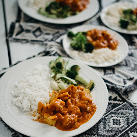 Tofu au beurre à l'indienne, riz et brocoli